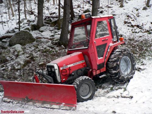Massey Ferguson 1240 tekniske specifikationer og anmeldelser
